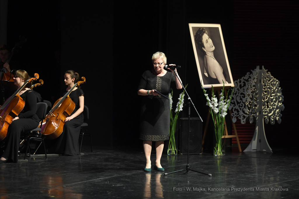 044jpg.jpg-Gala Jubileuszowa 70-lecia święceń kapłańskich księdza infułata Jerzego Bryły  Autor: W. Majka