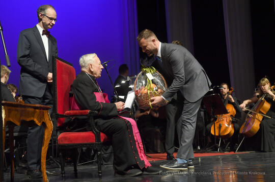 077jpg.jpg-Gala Jubileuszowa 70-lecia święceń kapłańskich księdza infułata Jerzego Bryły