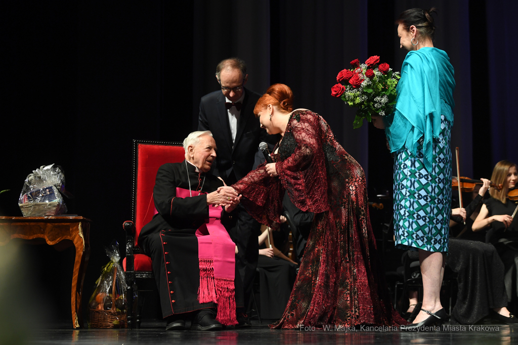 1010jpg.jpg-Gala Jubileuszowa 70-lecia święceń kapłańskich księdza infułata Jerzego Bryły  Autor: W. Majka
