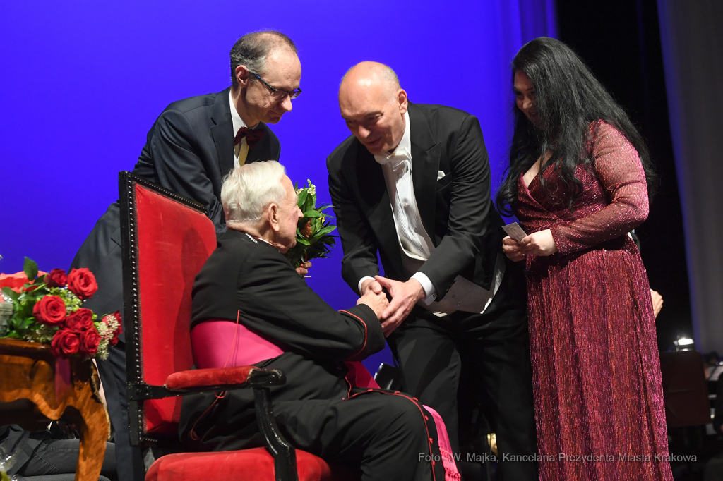 1111jpg.jpg-Gala Jubileuszowa 70-lecia święceń kapłańskich księdza infułata Jerzego Bryły  Autor: W. Majka