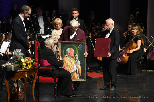 1313jpg.jpg-Gala Jubileuszowa 70-lecia święceń kapłańskich księdza infułata Jerzego Bryły