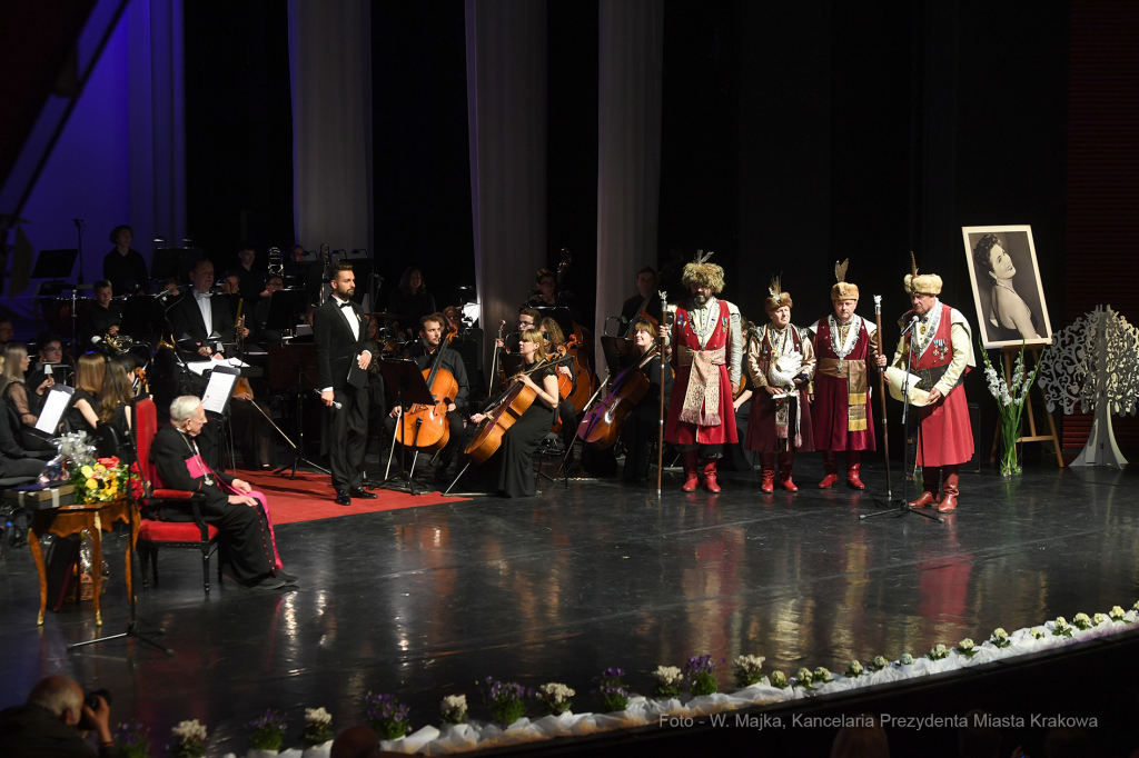 1414jpg.jpg-Gala Jubileuszowa 70-lecia święceń kapłańskich księdza infułata Jerzego Bryły  Autor: W. Majka