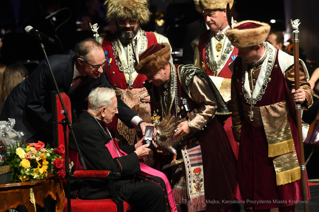1515jpg.jpg-Gala Jubileuszowa 70-lecia święceń kapłańskich księdza infułata Jerzego Bryły  Autor: W. Majka
