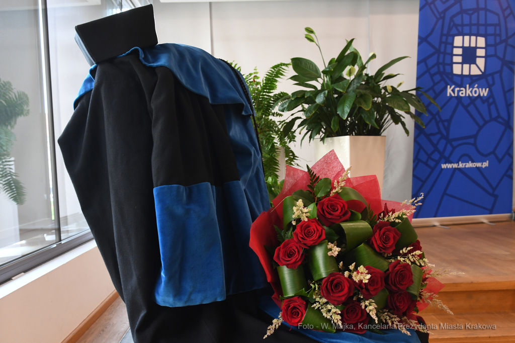 011jpg.jpg-100. urodziny profesora Aleksandra Krawczuka  Autor: W. Majka