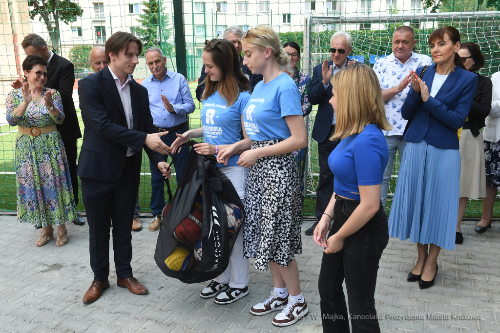 3333jpg.jpg-strefy sportowej przy Zespole Szkoły Rzemiosła i Przedsiębiorczo  Autor: W. Majka