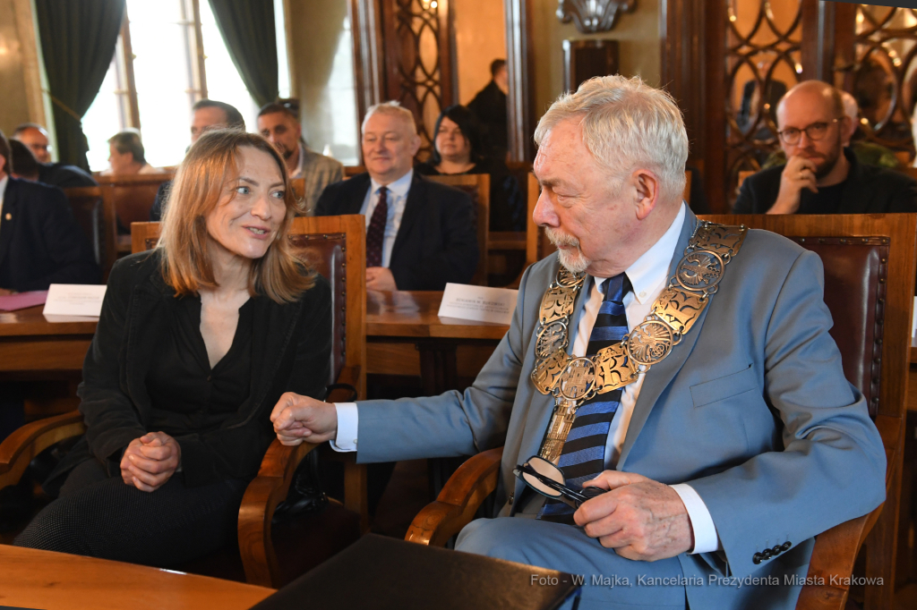 088jpg.jpg-akt nadania Honorowego Obywatelstwa śp. Jerzemu Treli  Autor: W. Majka