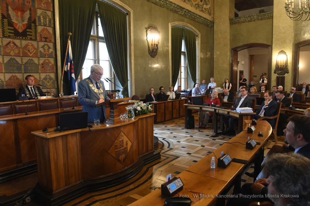 1111jpg.jpg-akt nadania Honorowego Obywatelstwa śp. Jerzemu Treli  Autor: W. Majka