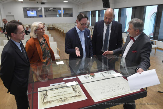 011jpg.jpg-Pokaz nabytków związanych z honorowymi obywatelami Krakowa