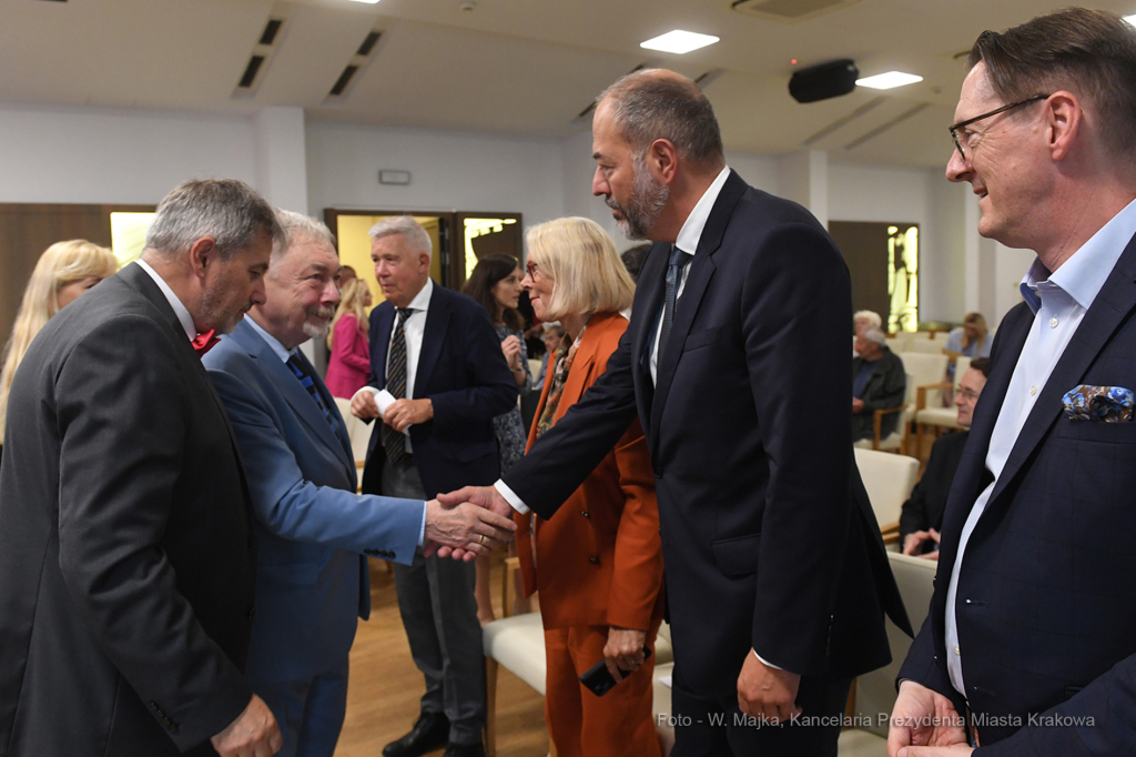 088jpg.jpg-Pokaz nabytków związanych z honorowymi obywatelami Krakowa  Autor: W. Majka