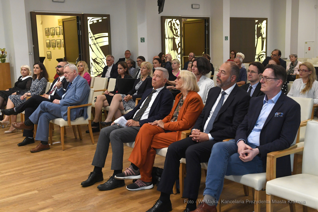 1111jpg.jpg-Pokaz nabytków związanych z honorowymi obywatelami Krakowa  Autor: W. Majka