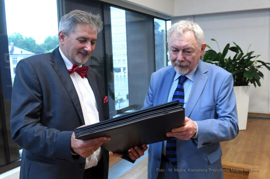 1414jpg.jpg-Pokaz nabytków związanych z honorowymi obywatelami Krakowa