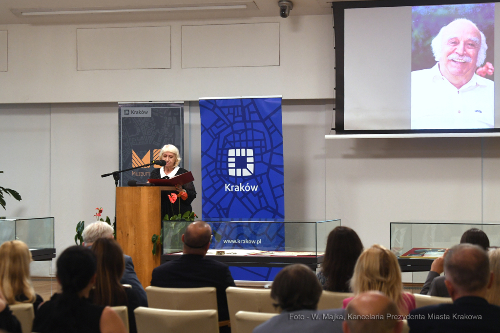 2424jpg.jpg-Pokaz nabytków związanych z honorowymi obywatelami Krakowa  Autor: W. Majka