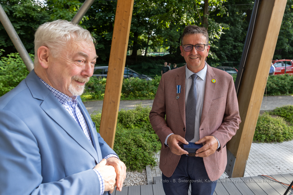 bs-czerwca 12, 2022-img_3651.jpg-Dni Prokocimia 2022, Majchrowski, Medale 