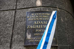 bs-czerwca 21, 2022-img_6117.jpg-Adam Zagajewski, Tablica, Majchrowski