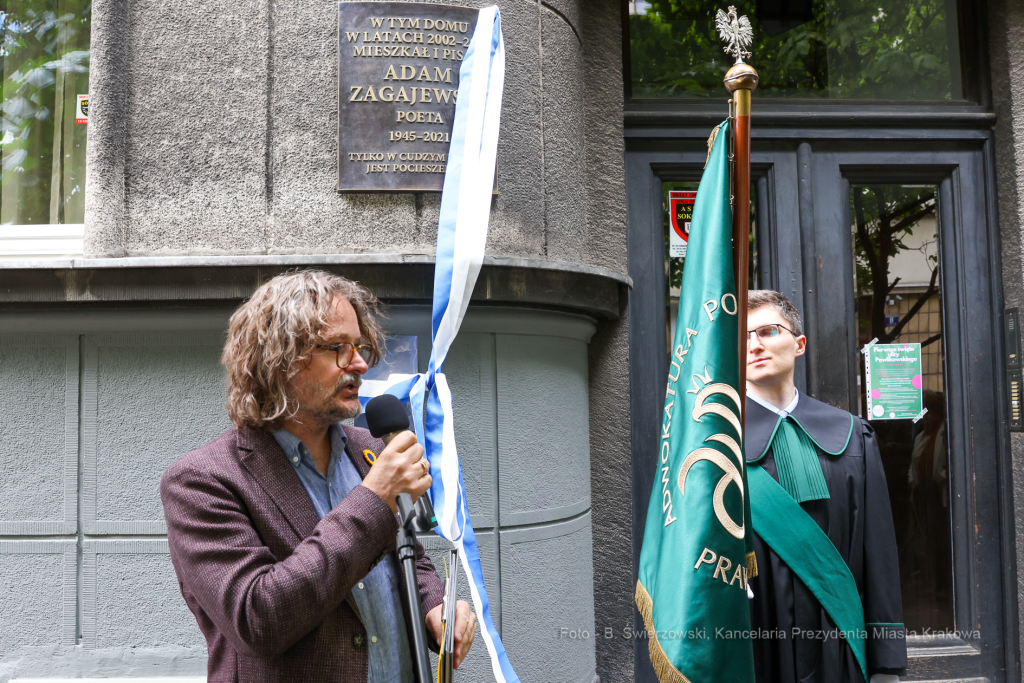 bs-czerwca 21, 2022-img_6137.jpg-Adam Zagajewski, Tablica, Majchrowski  Autor: B. Świerzowski