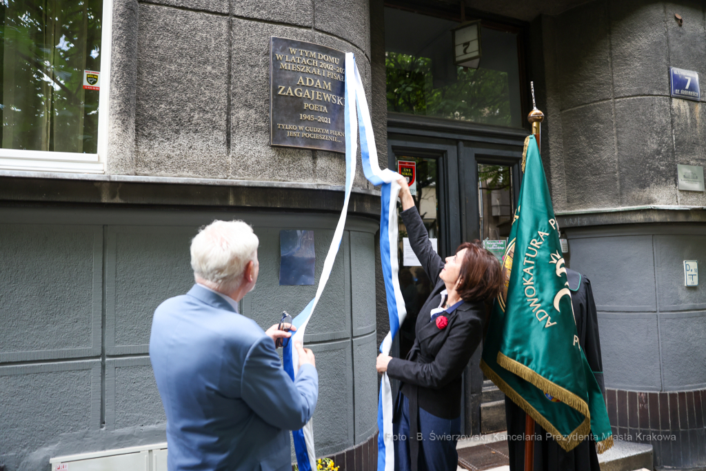 bs-czerwca 21, 2022-img_6160.jpg-Adam Zagajewski, Tablica, Majchrowski  Autor: B. Świerzowski