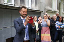 bs-czerwca 21, 2022-img_6170.jpg-Adam Zagajewski, Tablica, Majchrowski