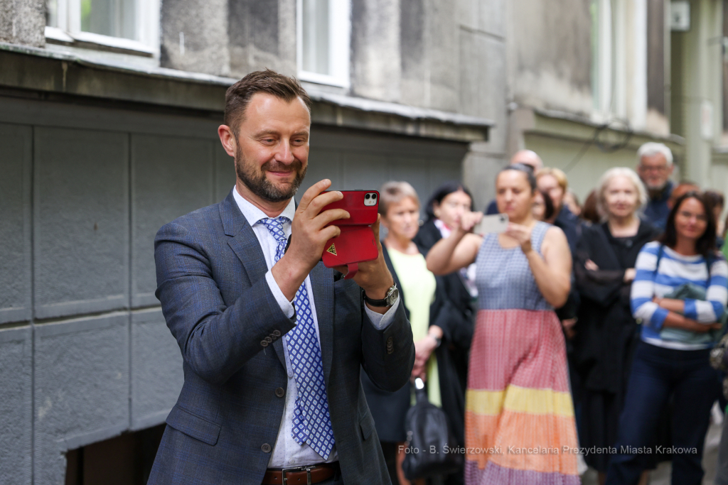 bs-czerwca 21, 2022-img_6170.jpg-Adam Zagajewski, Tablica, Majchrowski  Autor: B. Świerzowski