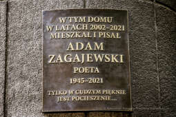 bs-czerwca 21, 2022-img_6198.jpg-Adam Zagajewski, Tablica, Majchrowski