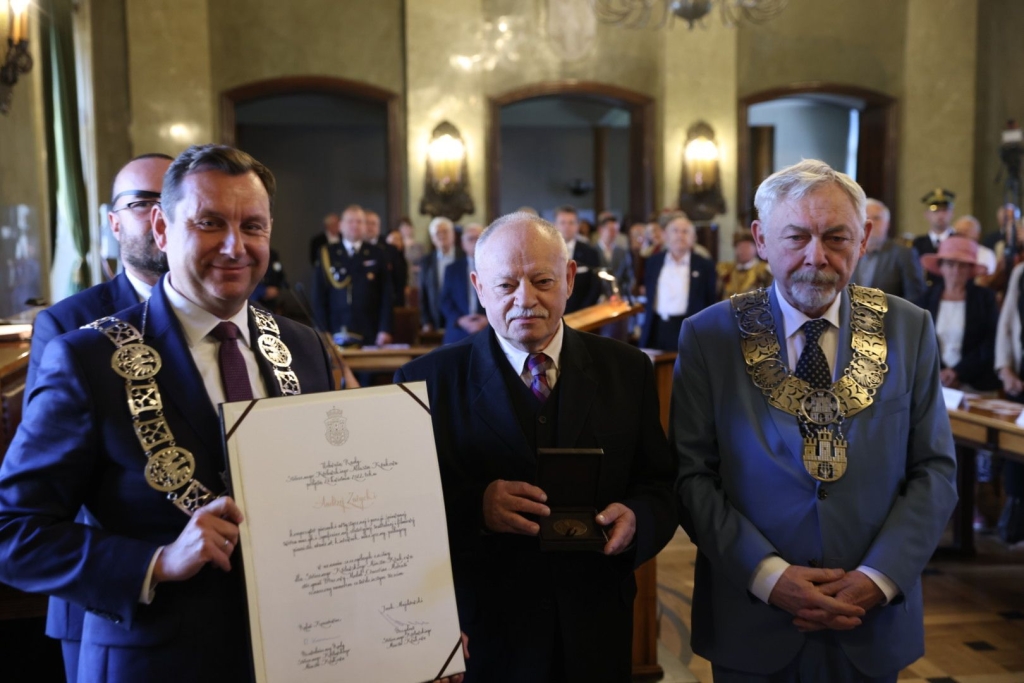 3vl4jvcm.jpeg-Brązowe medale „Cracoviae Merenti” przyznane