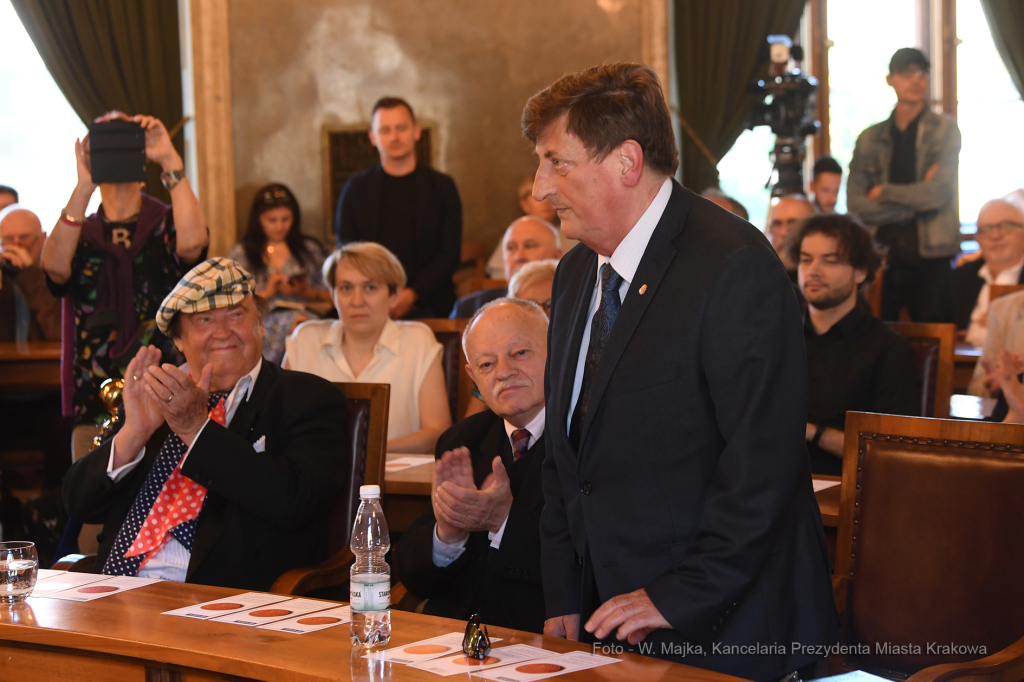 1515jpg.jpg-brązowe Cracoviae Merenti  Autor: W. Majka