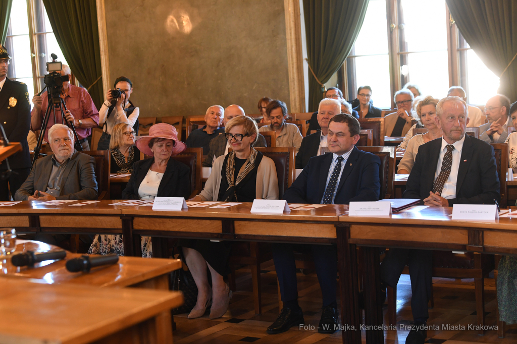 1616jpg.jpg-brązowe Cracoviae Merenti  Autor: W. Majka