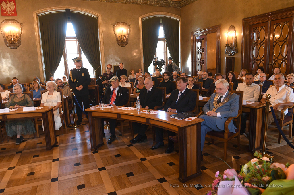 1919jpg.jpg-brązowe Cracoviae Merenti  Autor: W. Majka