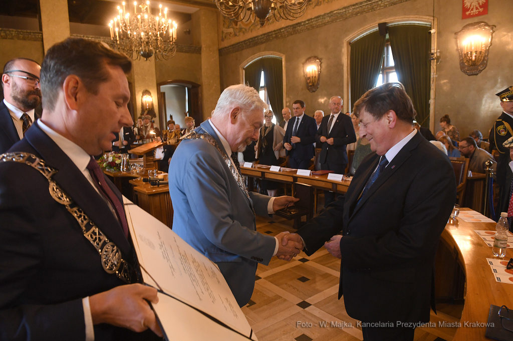 2626jpg.jpg-brązowe Cracoviae Merenti  Autor: W. Majka