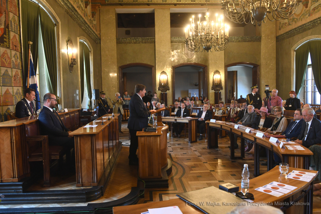 2929jpg.jpg-brązowe Cracoviae Merenti  Autor: W. Majka