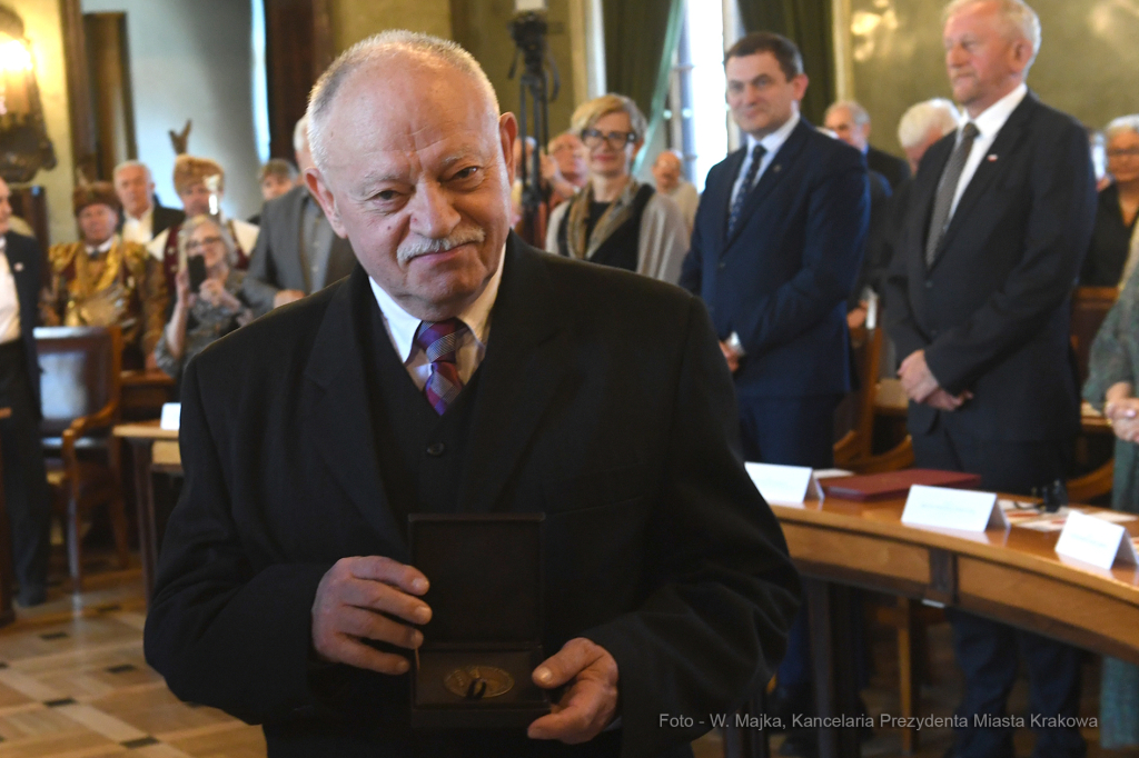 3333jpg.jpg-brązowe Cracoviae Merenti  Autor: W. Majka