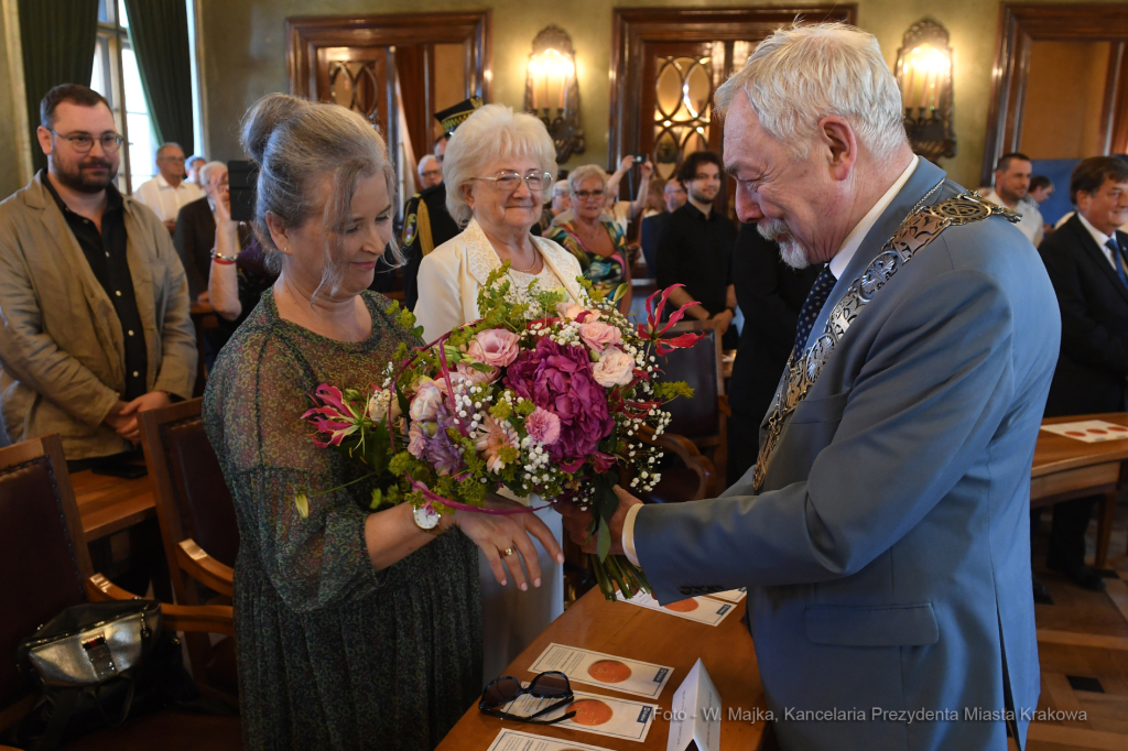 3535jpg.jpg-brązowe Cracoviae Merenti  Autor: W. Majka