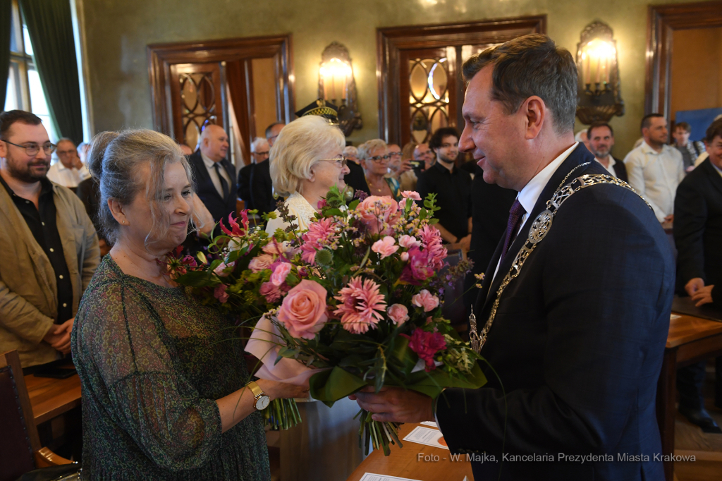 3636jpg.jpg-brązowe Cracoviae Merenti  Autor: W. Majka