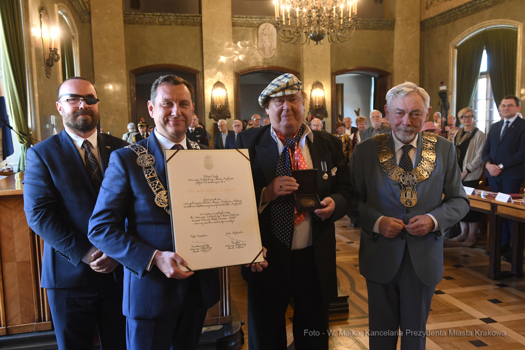 4242jpg.jpg-brązowe Cracoviae Merenti  Autor: W. Majka