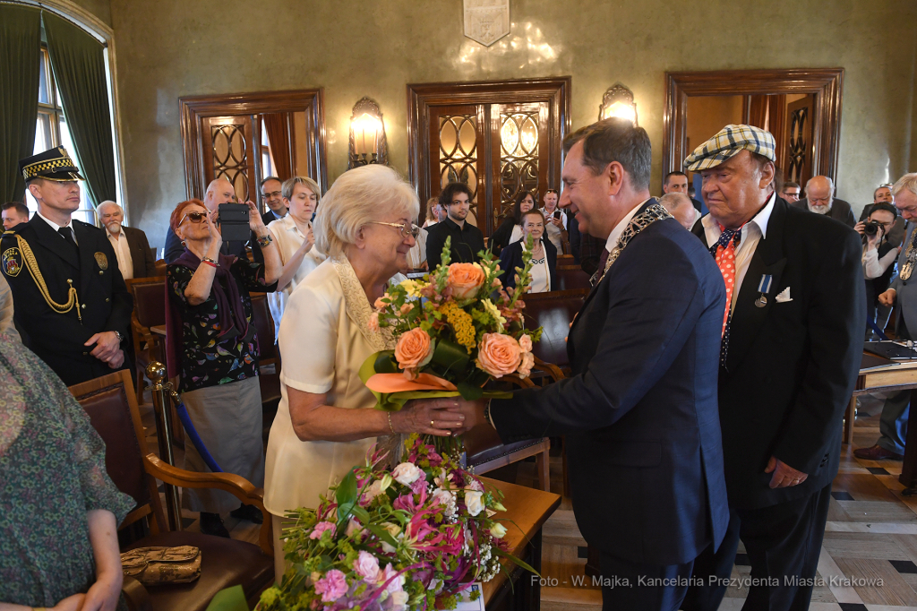 4444jpg.jpg-brązowe Cracoviae Merenti  Autor: W. Majka