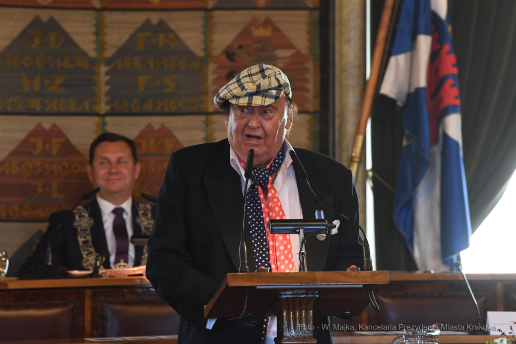 4646jpg.jpg-brązowe Cracoviae Merenti  Autor: W. Majka