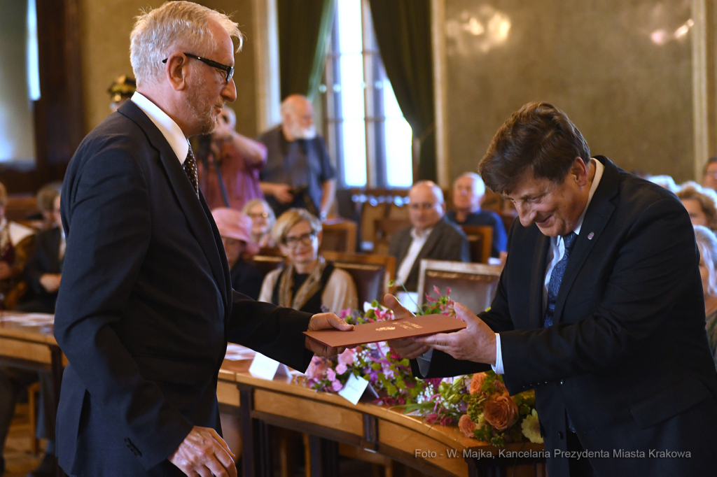 4848jpg.jpg-brązowe Cracoviae Merenti  Autor: W. Majka