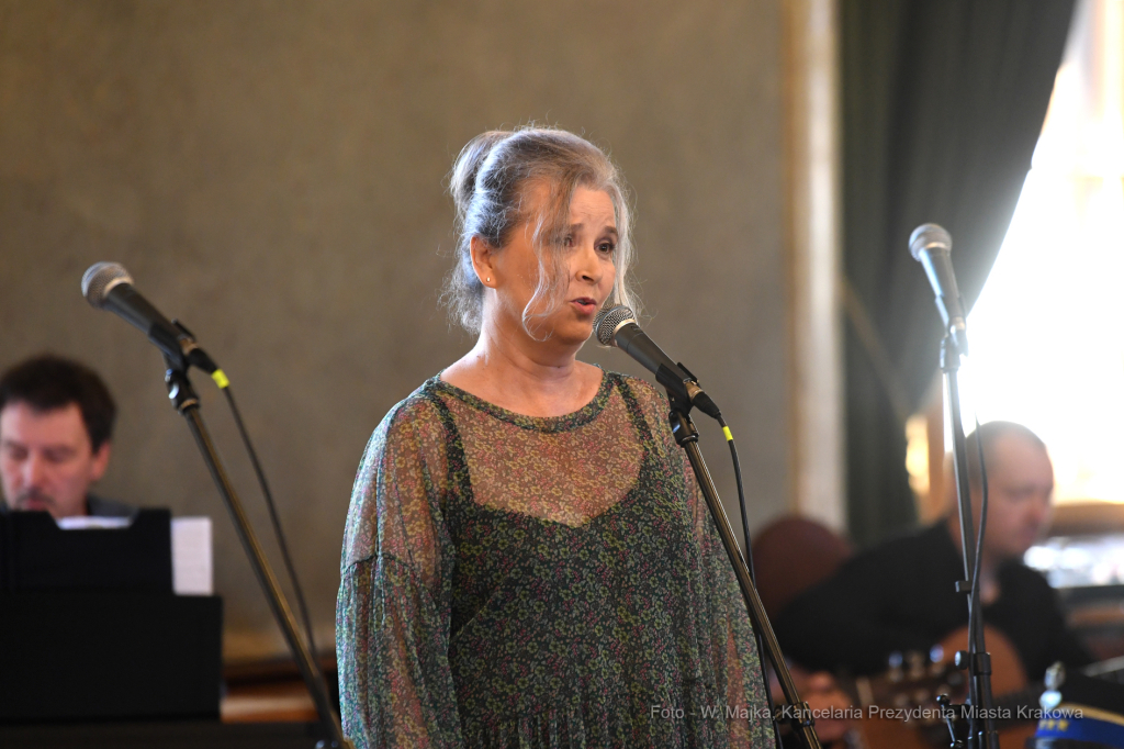 5252jpg.jpg-brązowe Cracoviae Merenti  Autor: W. Majka