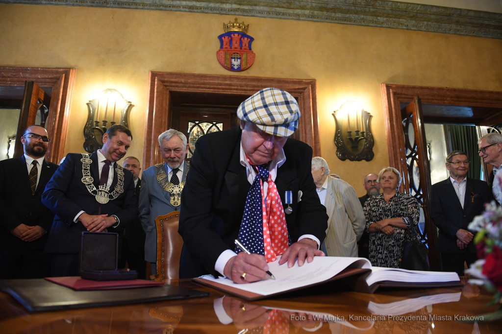 5757jpg.jpg-brązowe Cracoviae Merenti  Autor: W. Majka