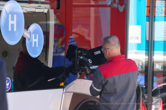 bs_220624_8484.jpg-Stacja Wodór, MPK, Majchrowski, Obajtek