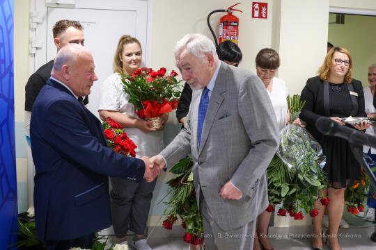 bs_220630_1704.jpg-Szpital Narutowicza, Majchrowski