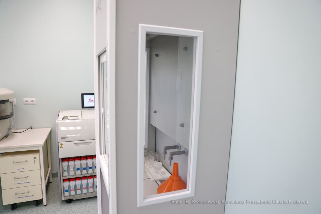 bs_220630_1845.jpg-Szpital Narutowicza, Majchrowski  Autor: B. Świerzowski