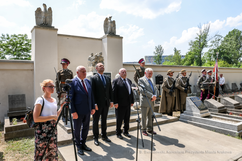 bs_220630_1937.jpg-Pomnik Wieniawy Długoszowskiego, Majchrowski, Uroczystości  Autor: B. Świerzowski