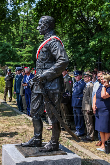 bs_220630_1965.jpg-Pomnik Wieniawy Długoszowskiego, Majchrowski, Uroczystości