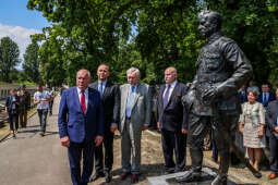 bs_220630_1997.jpg-Pomnik Wieniawy Długoszowskiego, Majchrowski, Uroczystości