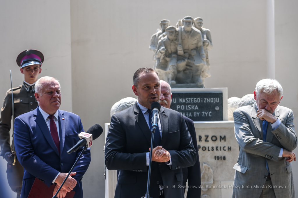 bs_220630_2016.jpg-Pomnik Wieniawy Długoszowskiego, Majchrowski, Uroczystości  Autor: B. Świerzowski