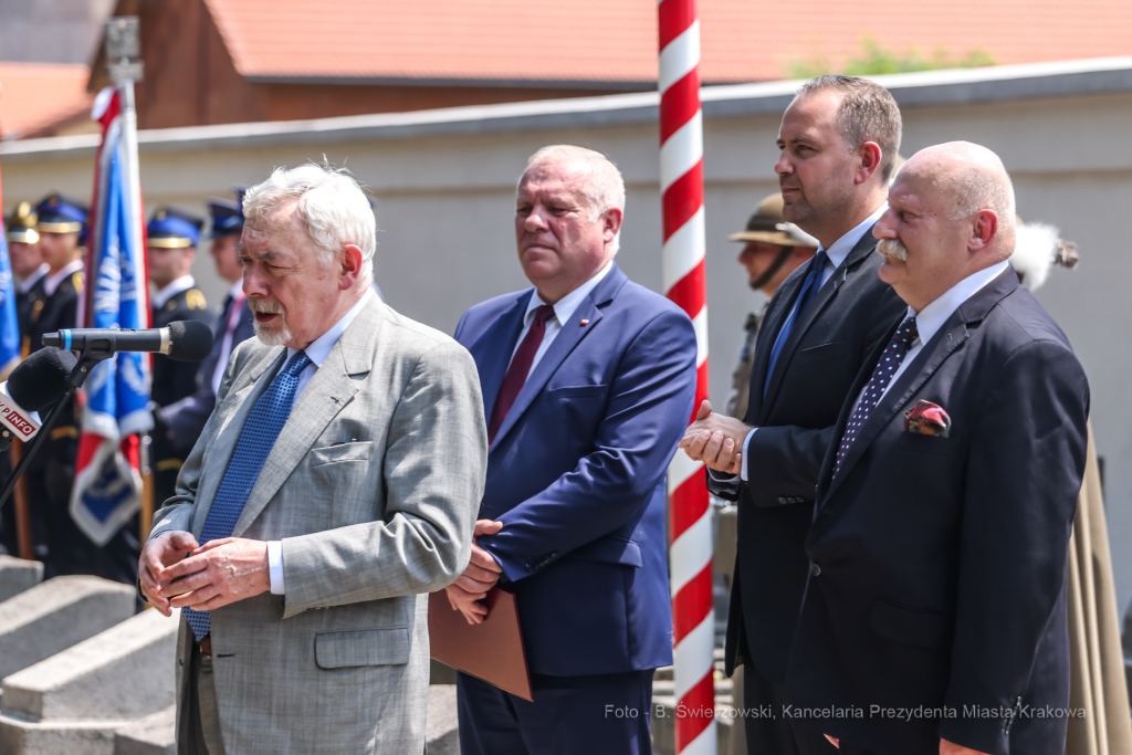 bs_220630_2059.jpg-Pomnik Wieniawy Długoszowskiego, Majchrowski, Uroczystości  Autor: B. Świerzowski