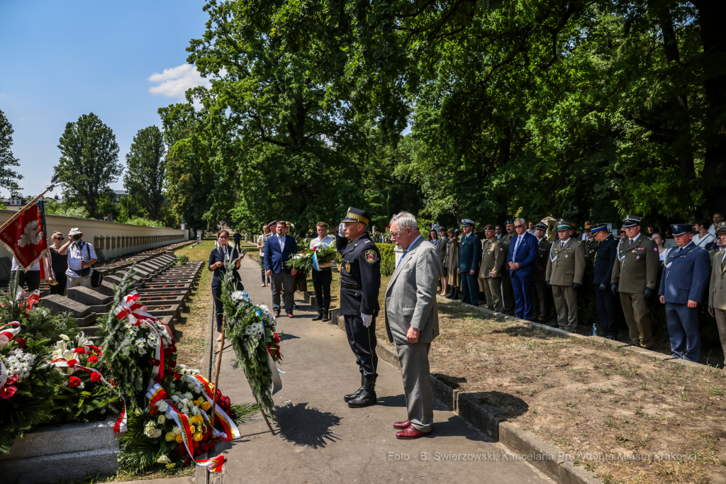 bs_220630_2123.jpg-Pomnik Wieniawy Długoszowskiego, Majchrowski, Uroczystości  Autor: B. Świerzowski