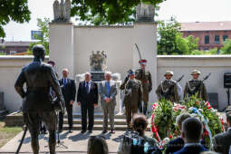 bs_220630_2145.jpg-Pomnik Wieniawy Długoszowskiego, Majchrowski, Uroczystości