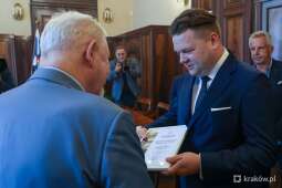 jmjbazw4.jpeg-Wyróżniono najlepsze stacje kontroli pojazdów