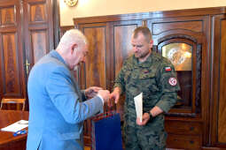 umk_2005 — kopia.jpg-Spotkanie, dowódca 6 Brygady Powietrznodesantowej, płk  Michałem Strzeleckim